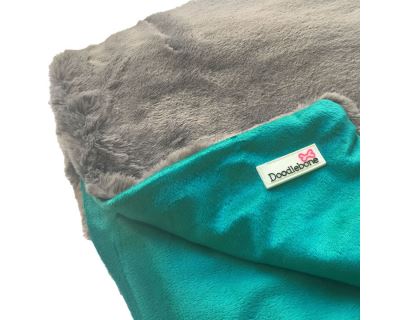 Doodlebone luxusní měkká deka, modro-zelená